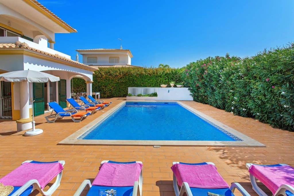 Villa White Sands - Private Oasis, Heated Pool, Beaches & Strip Nearby Albufeira Bagian luar foto