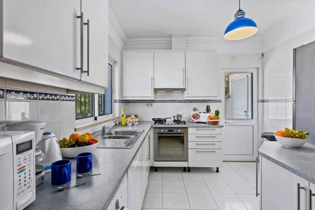 Villa White Sands - Private Oasis, Heated Pool, Beaches & Strip Nearby Albufeira Bagian luar foto