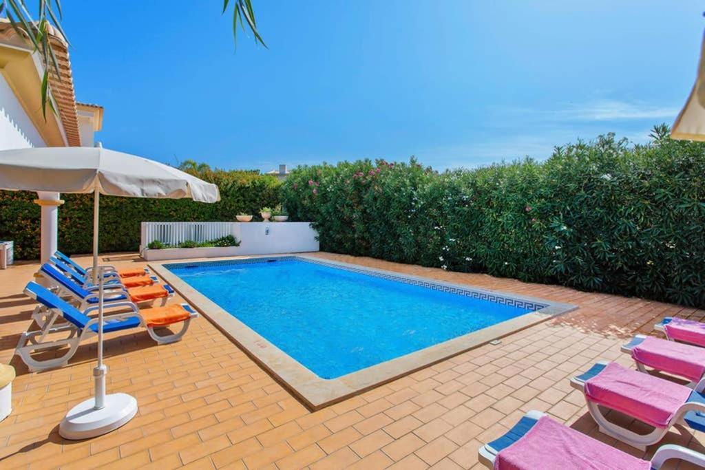Villa White Sands - Private Oasis, Heated Pool, Beaches & Strip Nearby Albufeira Bagian luar foto